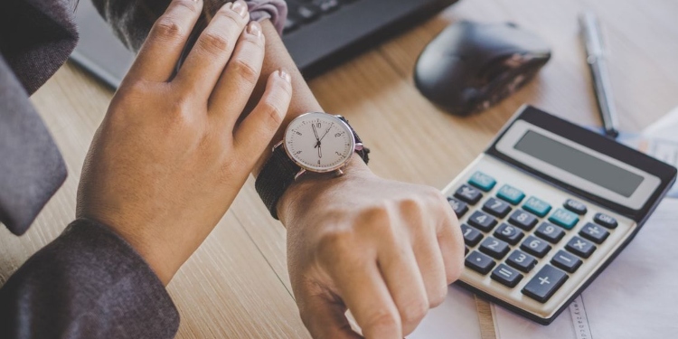 Colombia redefine la jornada laboral: una hora menos en 2024 y rumbo a las 42 horas semanales