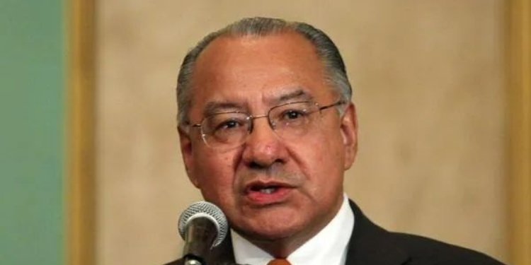 Colombiano y Exembajador de EE. UU. en Bolivia acusado de espionaje para Cuba durante cuatro décadas