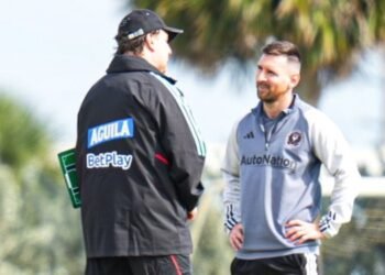 El técnico de la selección Colombia Néstor Lorenzo se reencontró con Lionel Messi 