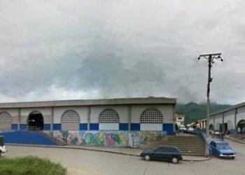 Cuidador de carros en la plaza de Jardín agrede a quienes no le dan monedas