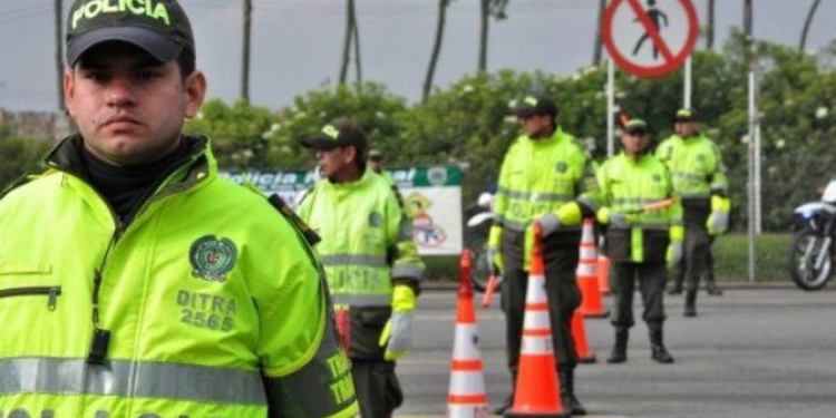 100 policías de tránsito garantizan la seguridad en las vías del Tolima durante la Navidad