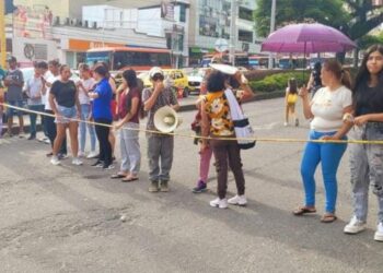 Comunidades de diferentes barrios de Ibagué se unieron para reclamar por un óptimo suministro de agua