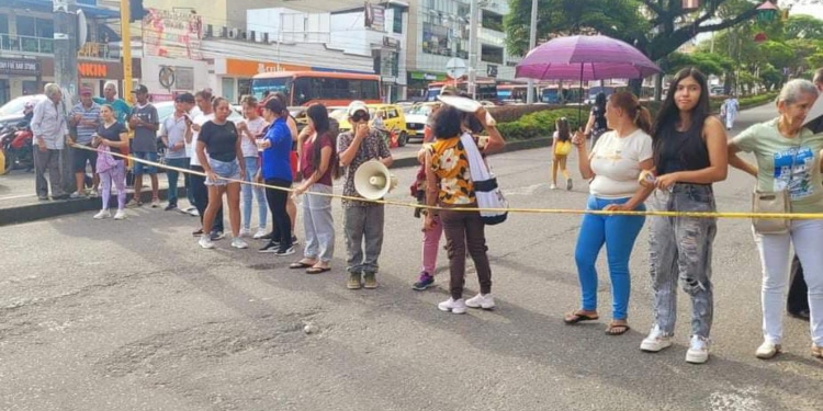 Comunidades de diferentes barrios de Ibagué se unieron para reclamar por un óptimo suministro de agua
