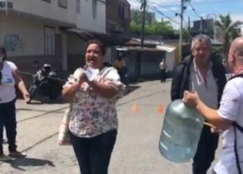 Cierre de vías en el barrio Restrepo para protestar por el deficiente suministro del servicio de agua