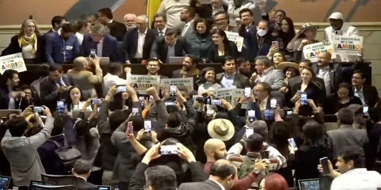 Sectores productivos rechazan la reforma a la salud y piden al Senado que no la apruebe