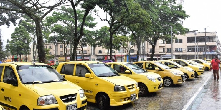 Taxistas y Alcaldía acordaron incrementos de tarifas para el 2024