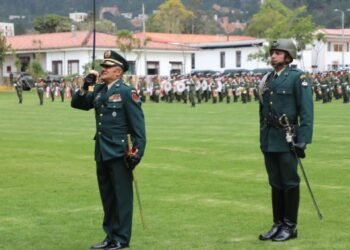 El Tolima recibe al nuevo comandante de la Quinta División del Ejército Nacional
