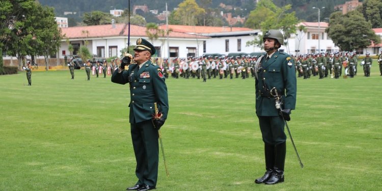 El Tolima recibe al nuevo comandante de la Quinta División del Ejército Nacional