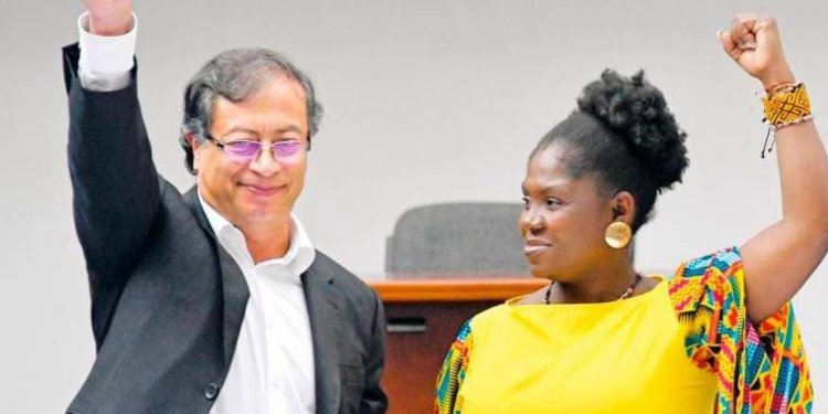 Gustavo Petro y Francia Márquez enfrentan una pronunciada caída en su favorabilidad al cierre del 2023