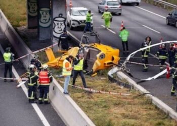 Insólito Accidente en Autopista de Madrid: Helicóptero Cae entre Vehículos y Deja 3 Heridos