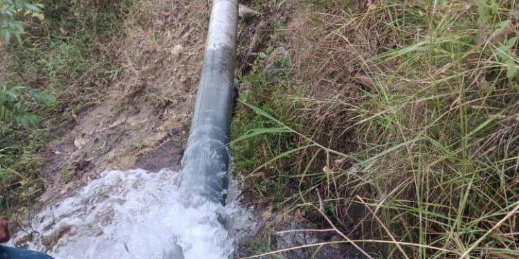 IBAL trabaja en la reparación de daño de acueducto en la comuna Siete