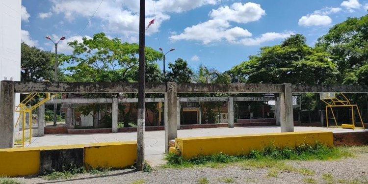 Polideportivo del barrio Arkalá II en mal estado por culpa del abandono administrativo