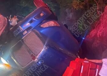 Con paso reducido a un carril se encuentra la vía Melgar – Bogotá por volcamiento de un tractocamión