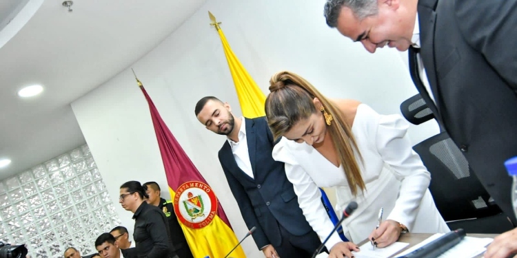 Adriana Magali Matiz tomó posesión oficial de su cargo ante la Asamblea del Tolima