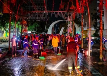 Con las botas puestas madrugaron a lavar la “Tercera”