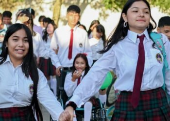 Las autoridades lanzaron programa de regreso a clases seguro para estudiantes