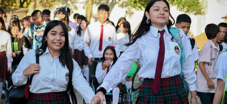 Las autoridades lanzaron programa de regreso a clases seguro para estudiantes