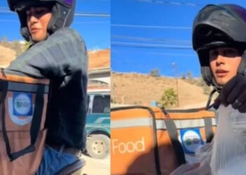 Domiciliario entrega pedidos de DiDi Food galopando a caballo y con casco