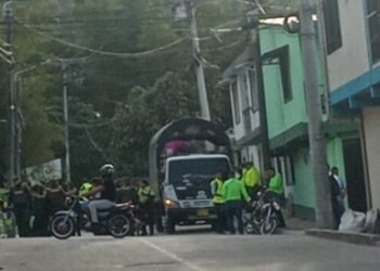 A bala se enfrentan las pandillas en Ecoparaíso