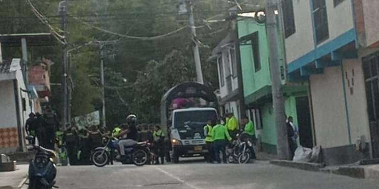 A bala se enfrentan las pandillas en Ecoparaíso