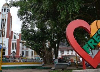 Nuevo oficial asume el cargo de comandante en el comando de policía de Fresno