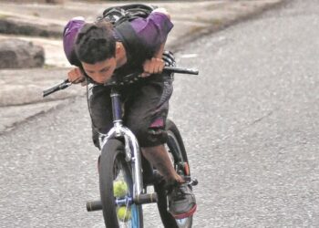 Extreman medidas en las vías de Fresno para evitar muertes por Gravity Bike