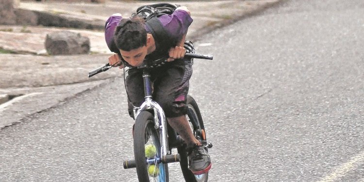 Extreman medidas en las vías de Fresno para evitar muertes por Gravity Bike
