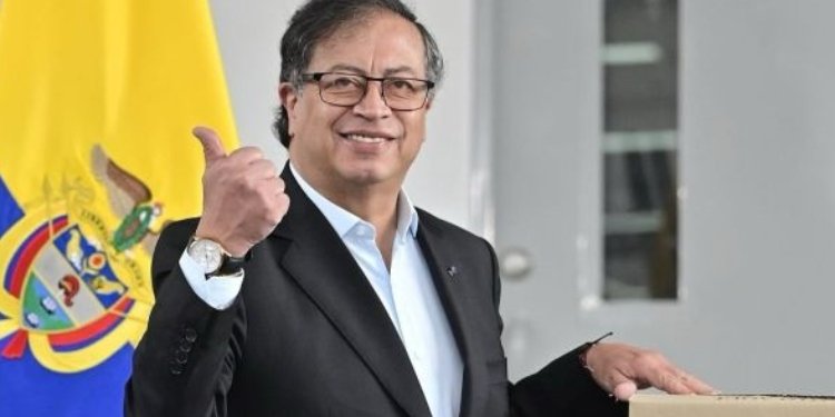 Presidente Petro impulsa esfuerzos por la paz con 136 nuevas contrataciones en 2024