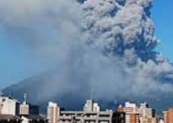  Un volcán entra en erupción en el suroeste de Japón