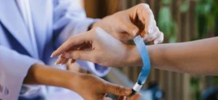 Manillas inteligentes serán utilizadas para combatir la violencia de género en el Tolima