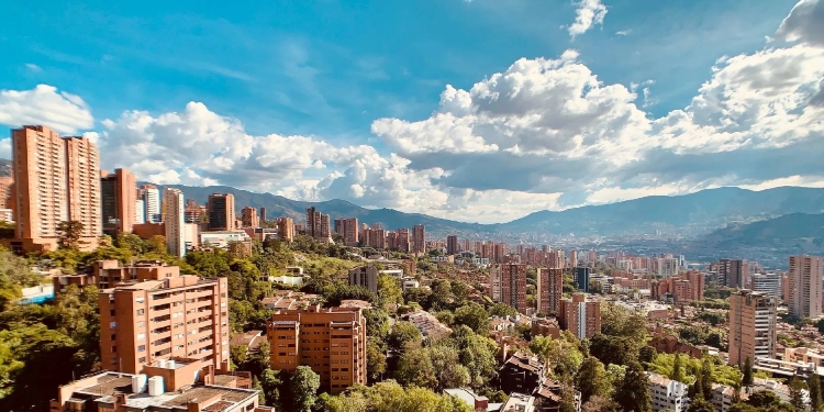 Turistas estarían pagando a niñas indígenas para que muestren partes íntimas en Medellín