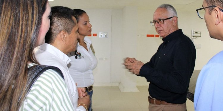  Ministro de Salud se compromete con importantes proyectos de salud en Chaparral