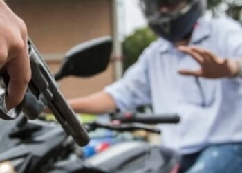 Motoladrones le robaron a un joven hasta el suero costeño que había traído de la costa