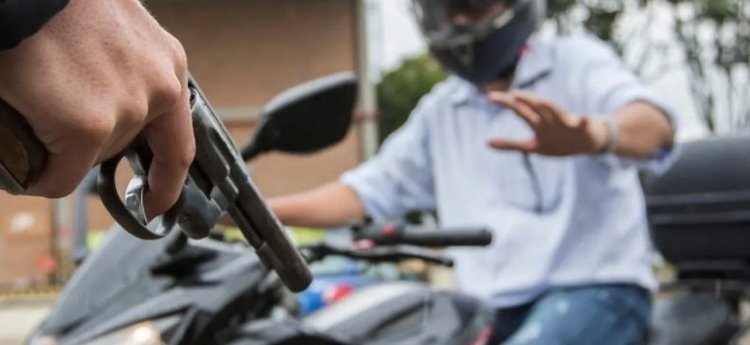 Motoladrones le robaron a un joven hasta el suero costeño que había traído de la costa