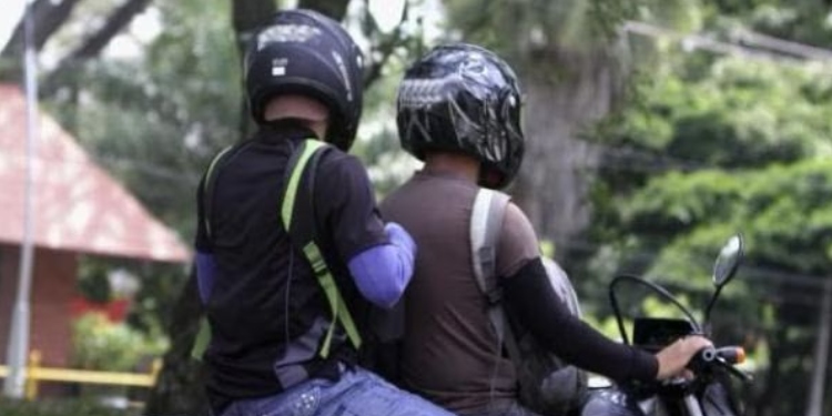 Prohibido permanentemente parrillero hombre en El Espinal y Chicoral