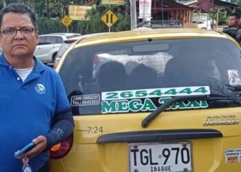 Un taxista le salvó la vida a una bebé y su madre, quien pretendía lanzarse del puente de la variante