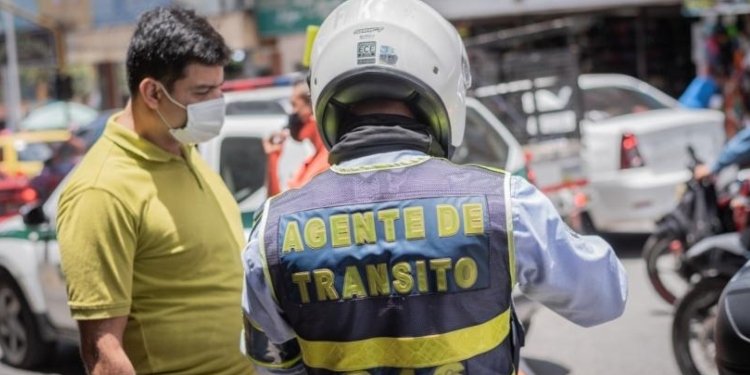 Destitución y sanción a guardas de tránsito por “infractores” de la ley 