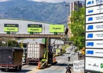 Transportadores siguen exigiendo la implementación de una ley de peajes en Colombia