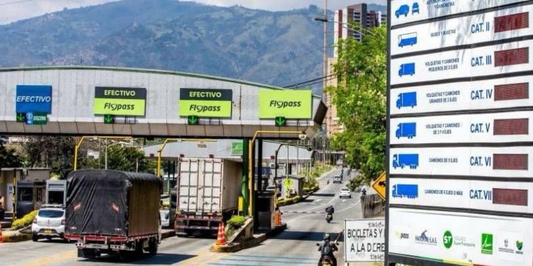 Transportadores siguen exigiendo la implementación de una ley de peajes en Colombia