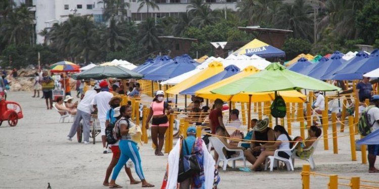Vendedores en Cartagena amenazan de muerte a turistas españoles por no comprar sus servicios