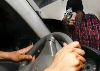 Conductor de vehículo tipo Uber fue atracado por supuestos pasajeros 