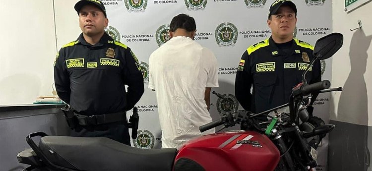 Adolescente sorprendido hurtado motocicleta habría atacado con arma blanca para huir de las autoridades