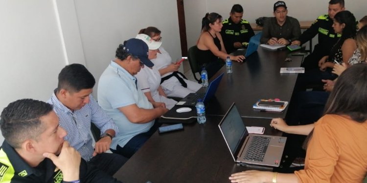 Empleados del hospital Santa Lucía protestan en la vía panamericana en Cajamarca