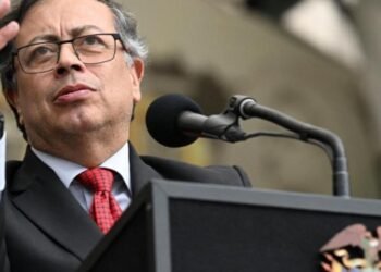 Petro acusa a empresarios de reunirse en Barranquilla para comprar votos y sabotear posible constituyente”