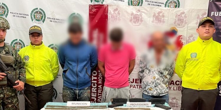 Incautan importante cantidad de munición en zona rural de fresno