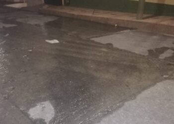 Denuncian desperdicio de agua en el barrio Macarena Parte Alta