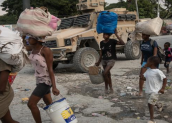 Más de 50 mil personas huyen de Puerto Príncipe ante ola de violencia en Haití