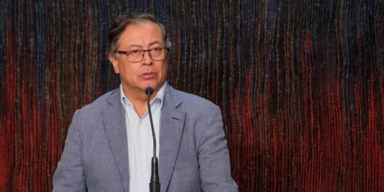 Petro denuncia “golpe antidemocrático” por inhabilitación de María Corina Machado en Venezuela