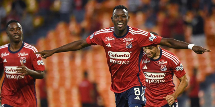 Medellín amenaza con no jugar si no cambian árbitro para partido crucial contra Patriotas