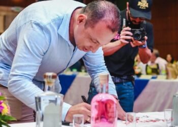 El Tolima firma pacto con el aguardiente Tapa Roja